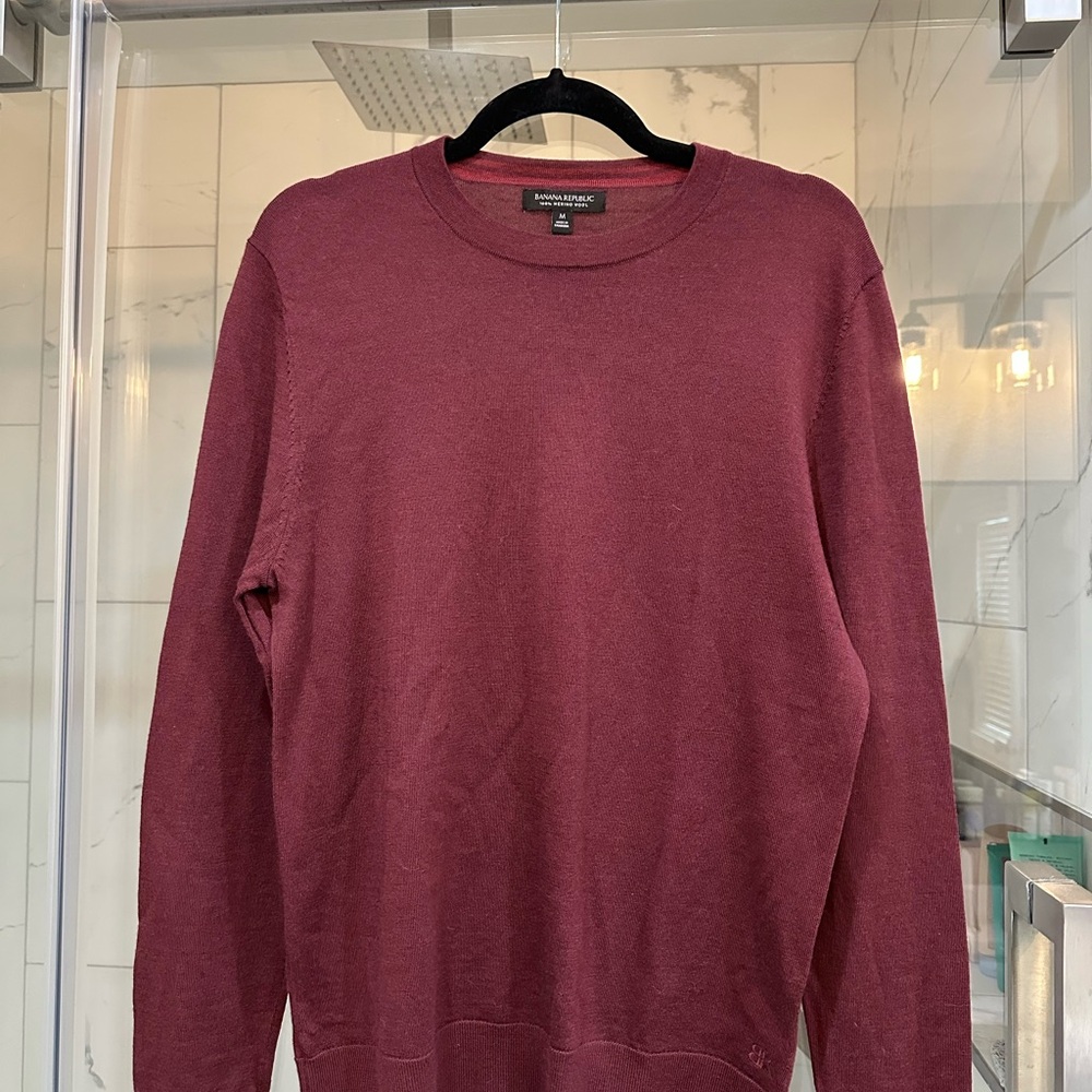 NWOT MENS Banana Republic Merino Wool Burgundy Crew Neck Sweater Medium
